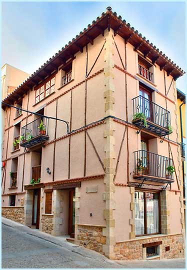 Fachada hostal casa fuente